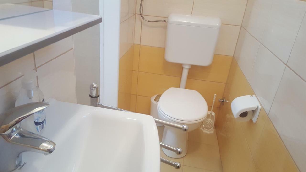 Apartmani Slavica Rab Town Exterior photo